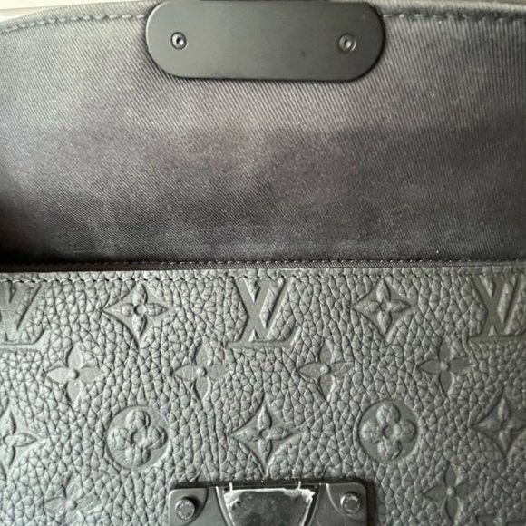 Louis Vuitton Men Messenger bag S-lock very new - Picture 4 of 5